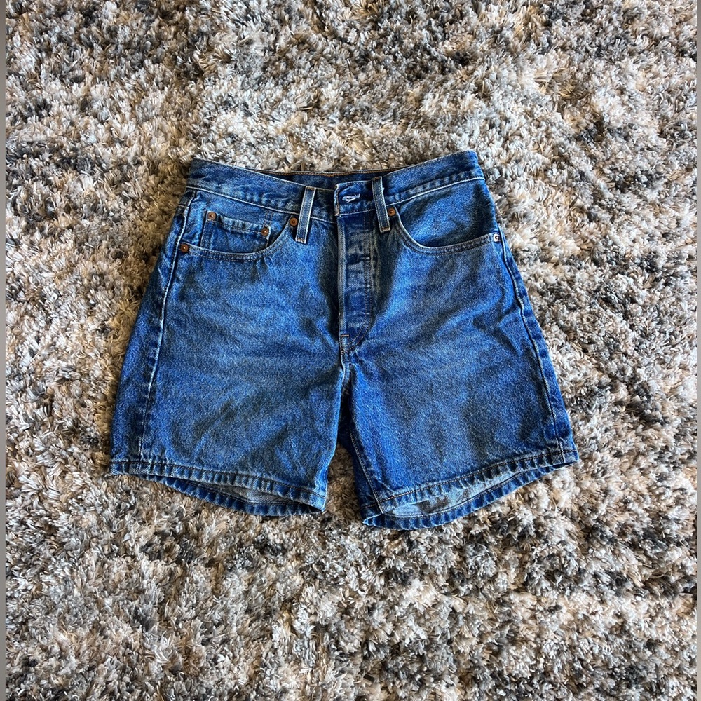 LEVI’S 501 SHORTS - SIZE 26” - ALMOST NEVER WORN